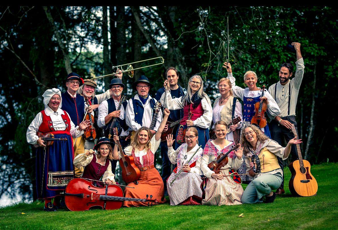 Musik med Folkmusikgruppen Högt i tak
